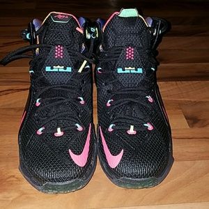 LeBron men shoes us size 10